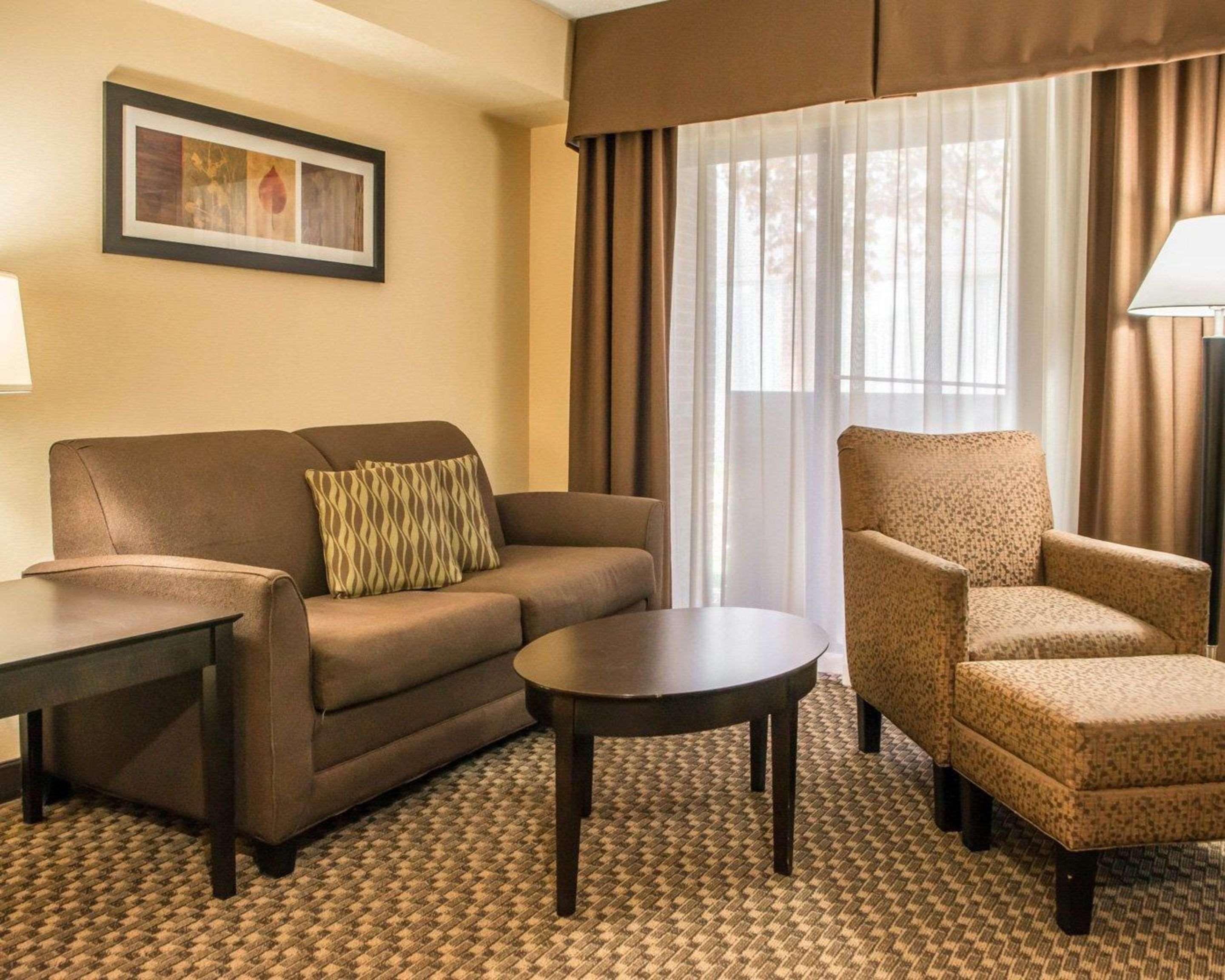 Mainstay Suites Verona Exterior photo